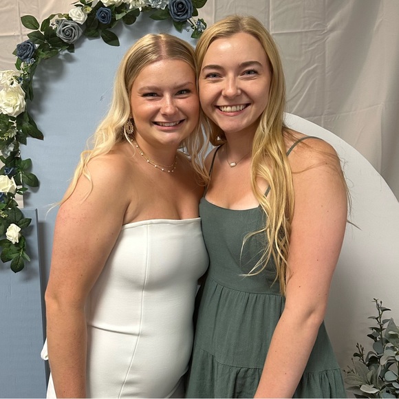 Meet your Posher, Sarah - Picture 2 of 5